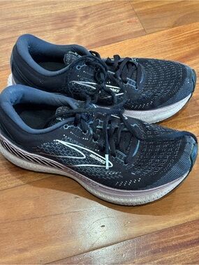 Brooks Black and Silver Women’s Running Shoes size 10